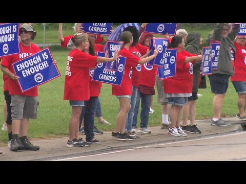 Lafayette letter carriers protest mistreatment by public