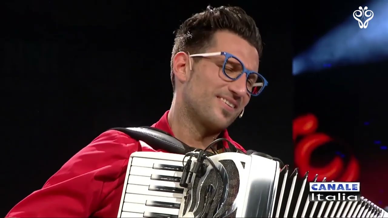 Giuseppe Spinelli - TORNA BANDOLERO (tango) Canale Italia SPECIALE FARFALLINA in TV