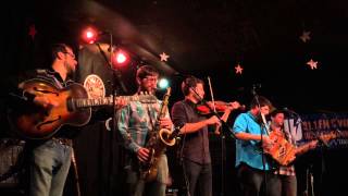 The Revelers - (En Francais 5) (2015)