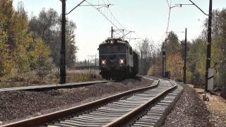 preview picture of video 'Dąbrowa Górnicza Huta Katowice - kilka pociągów towarowych na remontowanej linii kolejowej nr 133'