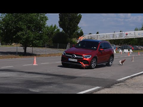 Mercedes-Benz GLC 2019 – Maniobra de esquiva (moose test) y eslalon | km77.com