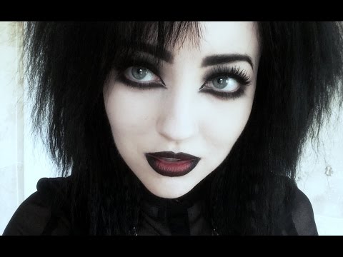 How to Apply Goth Makeup: A Simple Tutorial For Beginners