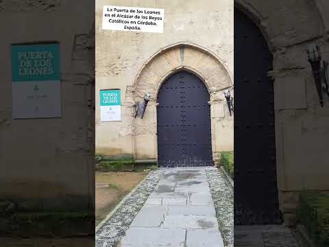 LA PUERTA DE LOS LEONES: LA TORRE MÁS ANTIGUA DEL ALCÁZAR DE LOS REYES CATÓLICOS EN CÓRDOBA. España.