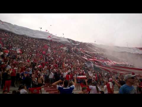 "Fiesta quemera en el Ducó! Vamos Globo que hoy hay que ganar!" Barra: La Banda de la Quema • Club: Huracán