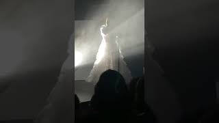 ecco2k in a dress singing pollen in swedish