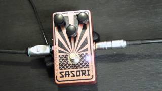 Video thumbnail for Solid Gold FX SASORI Fuzz Demo by TheSuperFunAwesomeHappyTimePedalShow