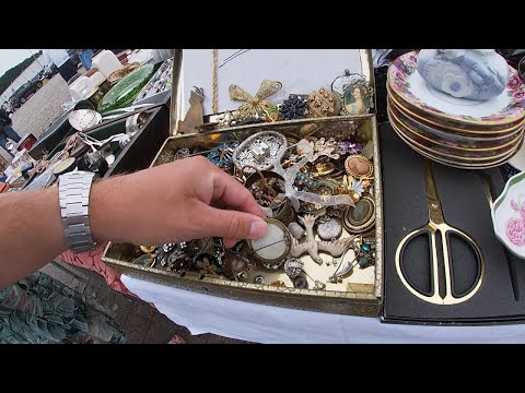 I find gold and silver at the flea market!