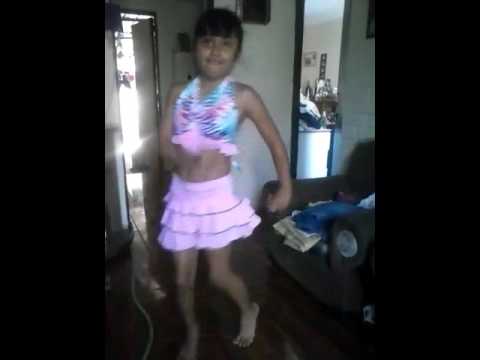 Niña de 8 Años bailando como profesional 
