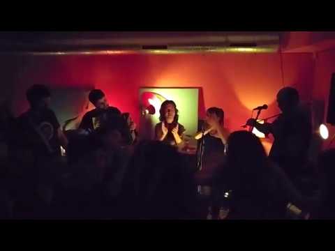 İbrahim Tatlıses - Mavi Mavi (Turkish song performed live in Barcelona) by Trio Feta Orchestra