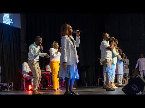 Because He Lives - Bill Gaither (Heartsong Cover)