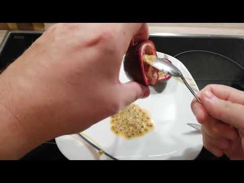 Maracuja pur essen - Wie schmeckt die Passionsfrucht und was steckt drin!