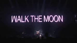 Walk The Moon-Headphones Lyrics (español e inglés)