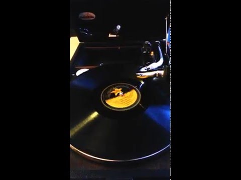 Under vårt päronträ - Anders Börje & Sven Arefeldt orkester (insp.nov.46) - Spelas på Vevgrammofon.