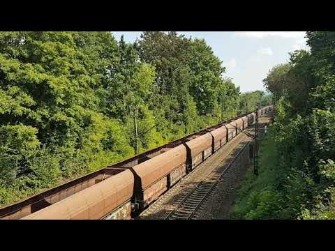 BR ES64 MRCE Schüttgutzug und MAK 1206 am Zugende in Stuttgart