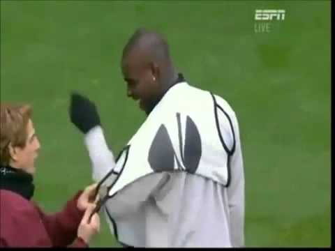Balotelli training shirt fail
