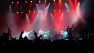 Chinaski - Punčocháče ("Poslední" Votvírák 2016) Chinaski - Punčocháče ("Poslední" Votvírák 2016)