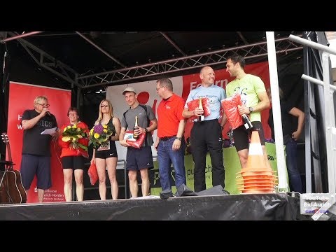 10. Sparkassenlauf Aurich 2017 Strassenlauf 10 km Citylauf Zieleinlauf Siegerehrung Strassenlauf