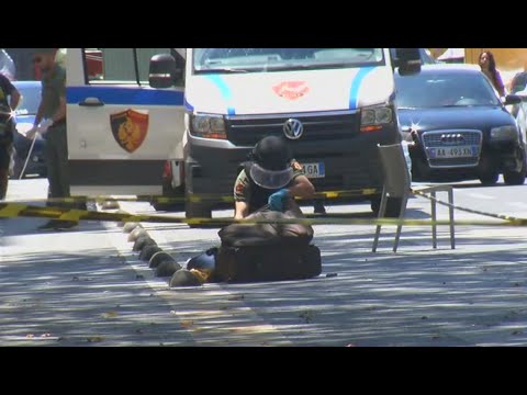 Gjendet një valixhe tek “Rruga e Kavajës”, policia në vendngjarje