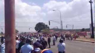 preview picture of video 'Así chavistas agreden a manifestantes en esquina de Monte Carmelo 1-2'