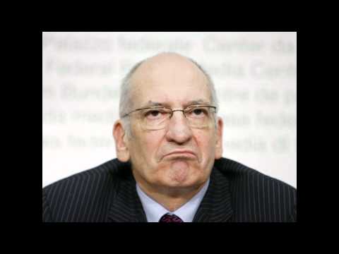 Pascal Couchepin imité par Yann Lambiel - Rentiers Cotisants (La Soupe est pleine, 2003)