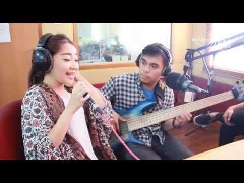 Friday I'm In Lounge : Barry Likumahuwa & Adinda Shalahita - Jangan Didengar