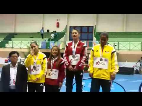 La championne Kate Foo Kune chante l'hymne national