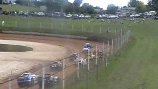 preview picture of video 'When is a Start NOT a Start - Likely Saloons at Kihikihi Speedway 29 Nov 09.'