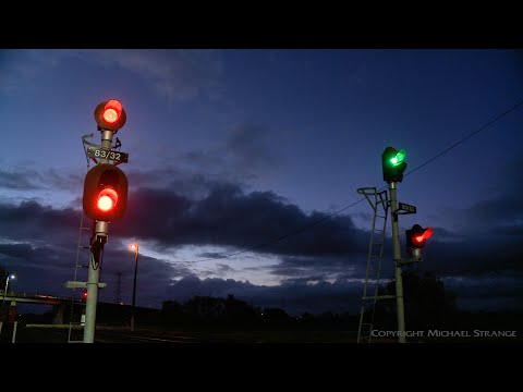 QUBE 7761V Grain Train With GML10, 8044, 8037 & 44202 - PoathTV Australian Trains & Railways