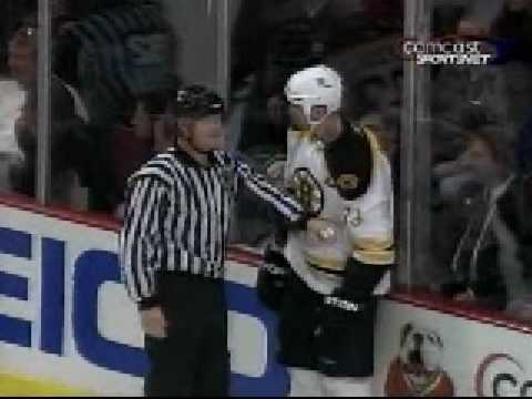 Zdeno Chara punches Colin Fraser, Fraser dives 11/12/2008