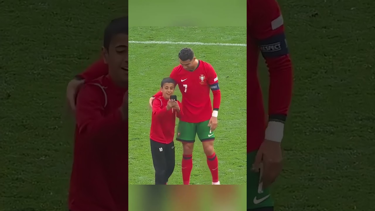 Ronaldo with kids #fouryou #kids