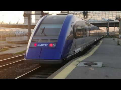 Un automotor X72500 al Regio Calatori (ex SNCF) paraseste Gara Bucuresti Nord cu trenul R 16035