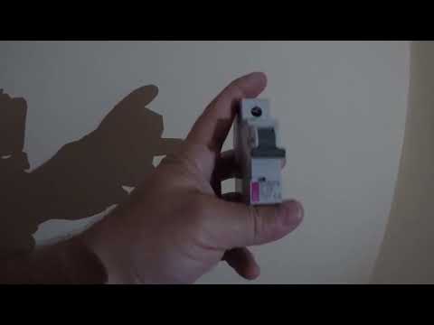 Zamena automatskog osiguraca*How to replace fuse*-ZAPRATI KANAL!!!