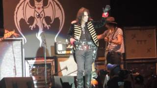 Hollywood Vampires-Encore-Train Kept A Rollin'/School's Out/Another Brick In The Wall Montage