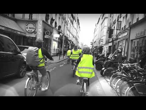 Paris night bike tour with boat cruise on the Siene