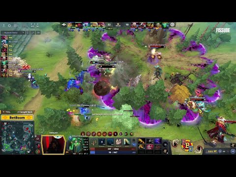 Wraith King Bug happened TWICE in a Pro Game - Team Secret vs TSM. WK keeps respawning in base.