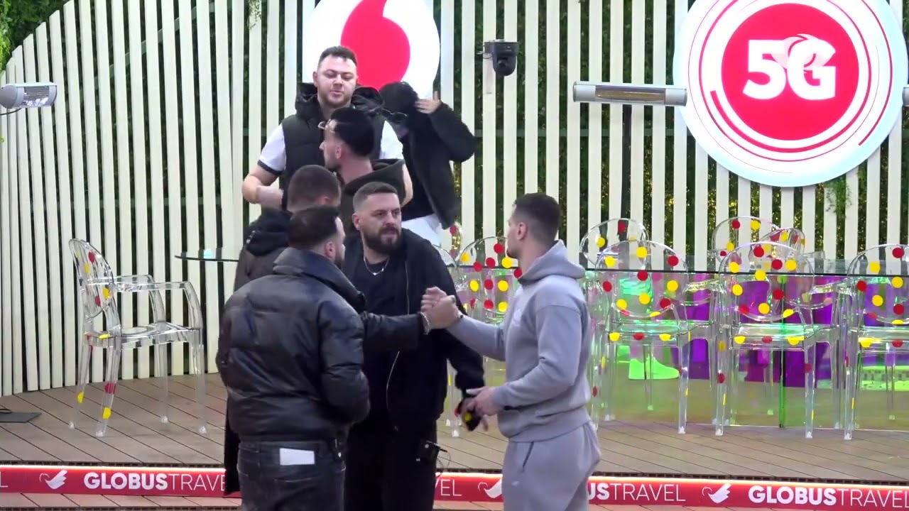 Krejt shokët e mij/ Miri dhe Arditi këndojnë, teksa debatojnë me Kristin