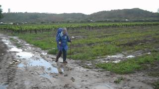 preview picture of video 'walking through the mud and rain out of santarem - camino portuguese'