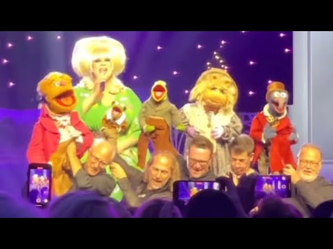 D23 The Muppets Christmas Carol- Final Medley (Complete Version)