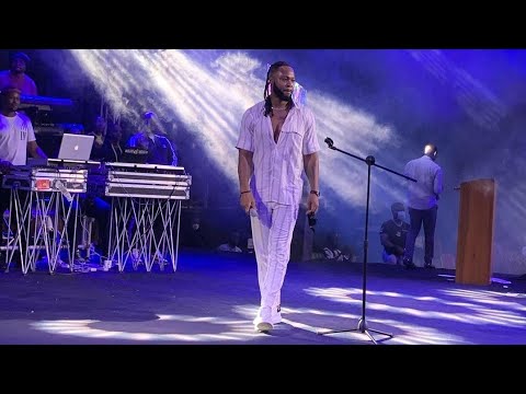 Flavour Performed Ogene & Old Osadebe Song's Live In Anambra At Family Event With Masterkraft