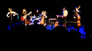 Between Two Mirrors - The Moulettes