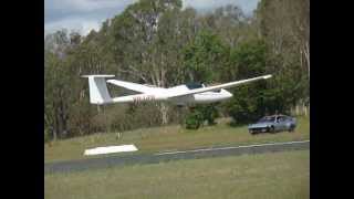 preview picture of video 'My first winch launch  & landing @ Gympie in their ASK21'