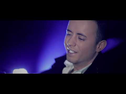 Blondu de la Timisoara - Eu plang si tu zambesti | Official Video