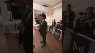 Ani Maamin Tribute for Sydney Massacre 🕯️@mendyhband (הזמר והיוצר שמחה יעקבי) - התמונה מוצגת ישירות מתוך אתר האינטרנט יוטיוב. זכויות היוצרים בתמונה שייכות ליוצרה. קישור קרדיט למקור התוכן נמצא בתוך דף הסרטון