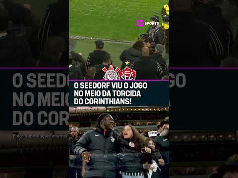 SEEDORF JÁ SE MISTUROU COM A TORCIDA DO TIMÃO E VIU O JOGO CONTRA O VITÓRIA DA ARQUIBANCADA #shorts