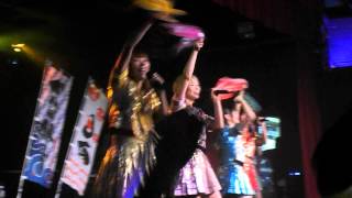 Dempagumi - towel dance Otsukare Summer @ Hyper Japan 12-07-2015