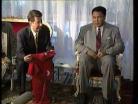 Yank Barry & Muhammad Ali feed the hungry