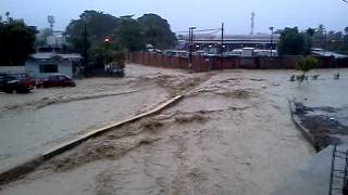 preview picture of video 'Inundacion en la colonia Fracc. Circulo Michoacano parte 2'