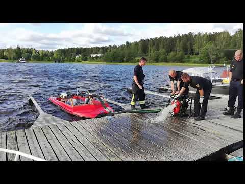 Uponnut vene Niuvassa