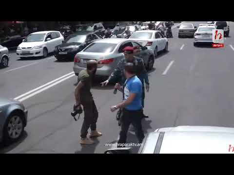 Վանեցյանի թիմակիցներին բիրտ ուժով բերման են ենթարկում