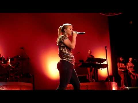 Kelly Clarkson - Phoenix - Let Me Down
